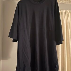 Oversized Black Women’s UCONN Shirt